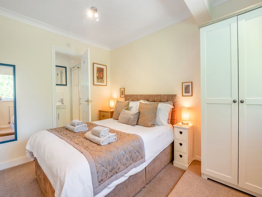 Relaxing en-suite double bedroom | Arnewood Corner, Sway, near Lymington