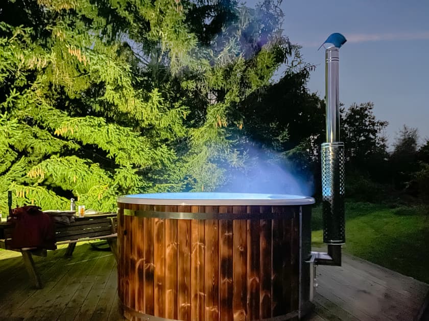 Hot tub | Ryeland Hut - Oaksbrook Retreat, Messing