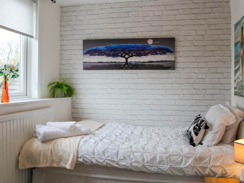 Single bedroom | Rosedale, Falkland