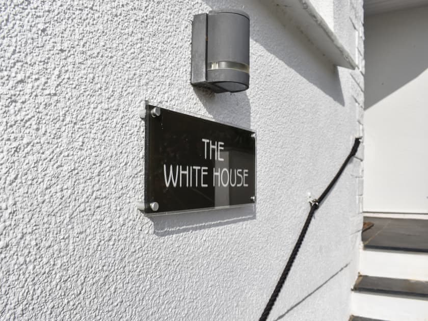 Exterior | The White House, Dartmouth