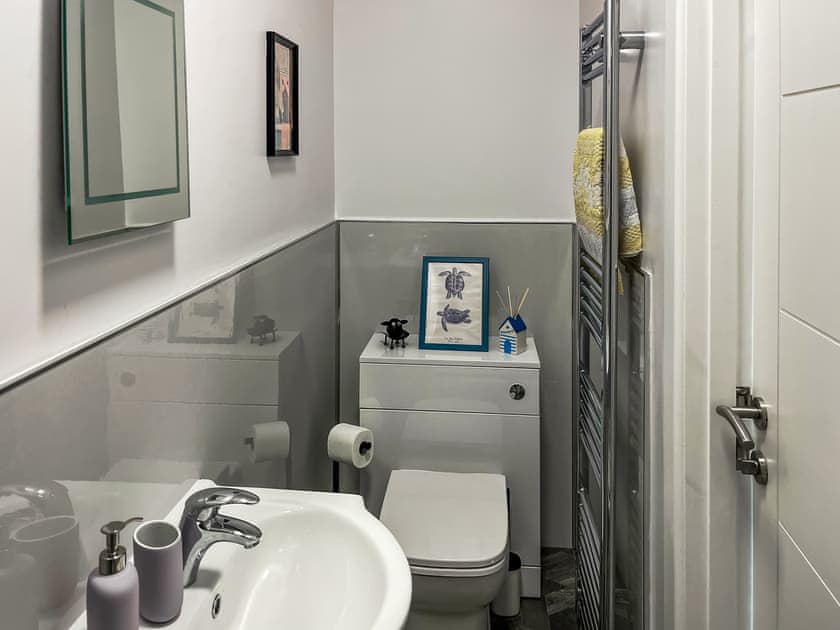 Bathroom | North Lodge, Forgandenny