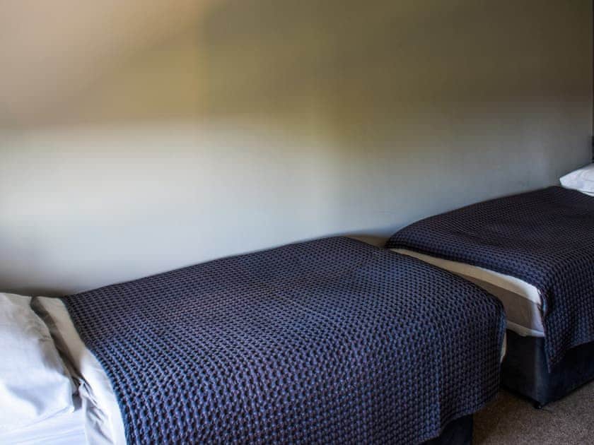 Twin bedroom | Periwinkle No.5 - Hall Farm Cottages - Hall Farm Cottages, Althorne, near Chelmsford