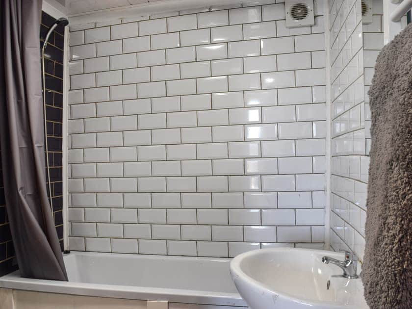 Bathroom | Alpaca Lodge, Bartington, near Northwich