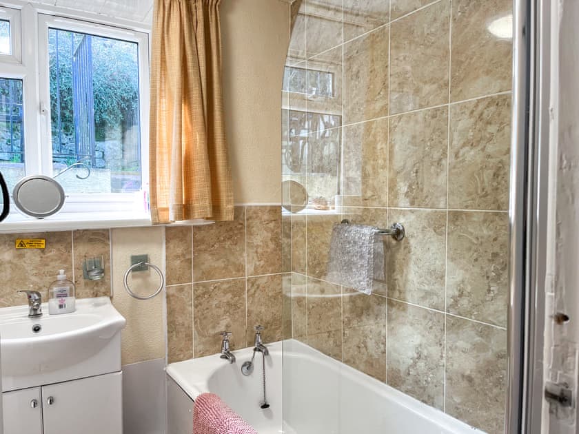 Bathroom | Eastry Cottage, Castleton