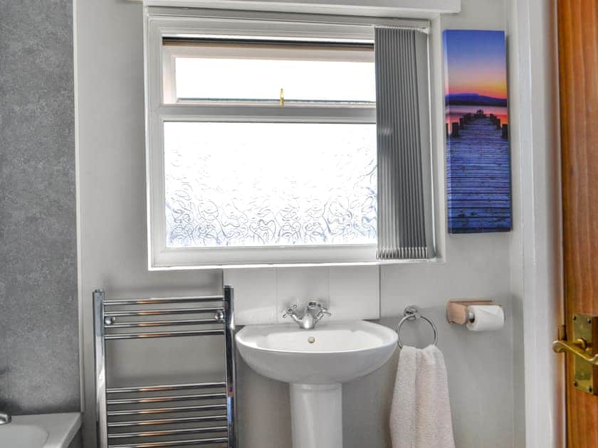 Bathroom | Swan’s Nest, Filey