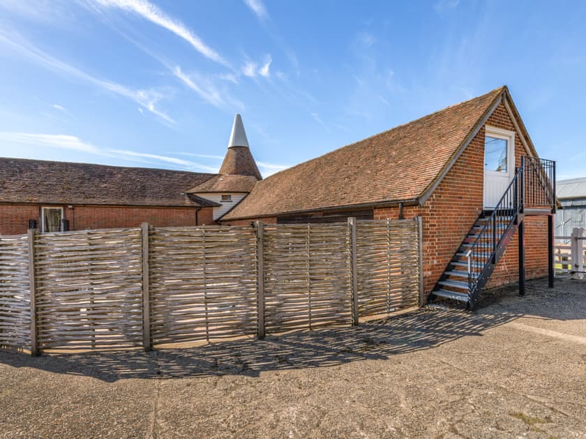 Exterior | The Manor Pen - New Shelve Farm Holidays - New Shelve Farm Holidays, Lenham, near Maidstone
