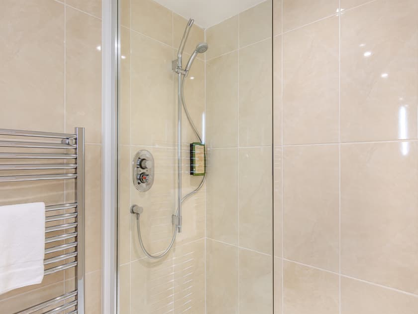 Shower room | Juniper - Yewfield Apartments, Hawkshead
