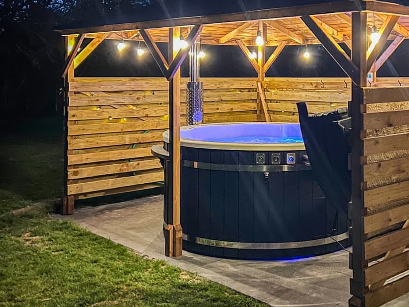 Jacuzzi | Gladwyns Farm Lodge, Thaxted