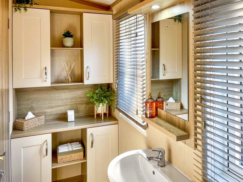 Bathroom | Burnside Lodge, Auchterader
