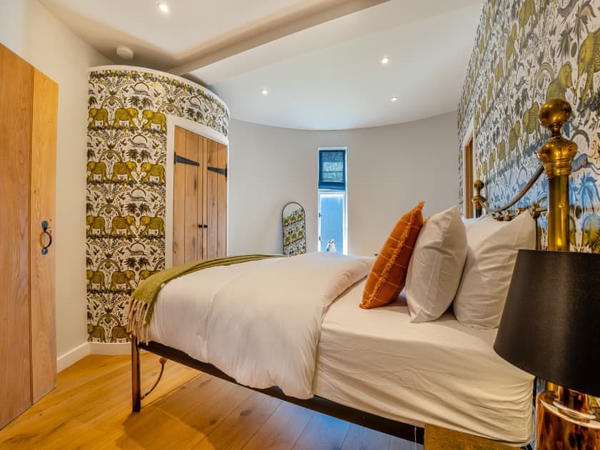 Double bedroom | The Oast - New Shelve Farm Holidays - New Shelve Farm Holidays, Lenham, near Maidstone