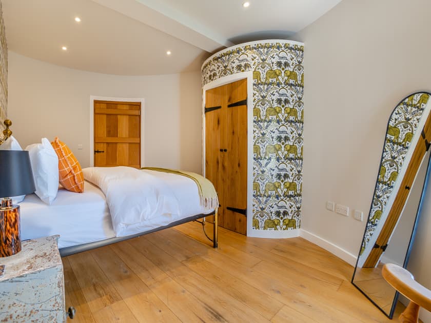 Double bedroom | The Oast - New Shelve Farm Holidays - New Shelve Farm Holidays, Lenham, near Maidstone