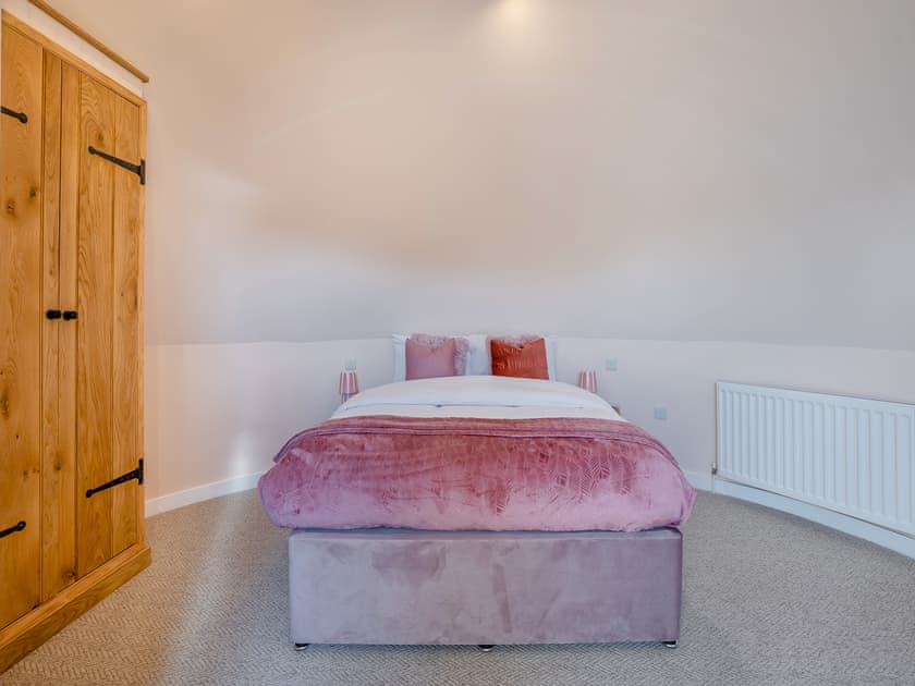 Double bedroom | The Oast - New Shelve Farm Holidays - New Shelve Farm Holidays, Lenham, near Maidstone