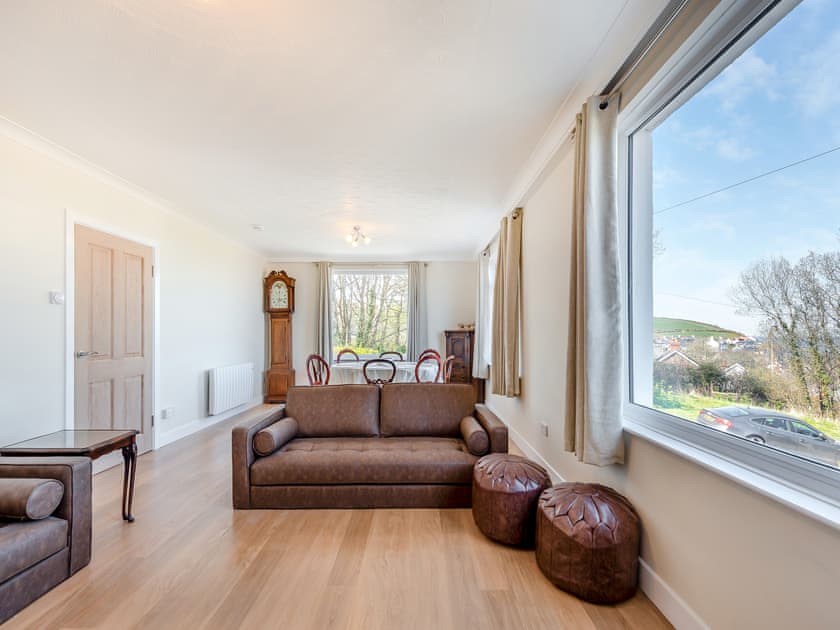 Living room/dining room | Yr Encil, New Quay