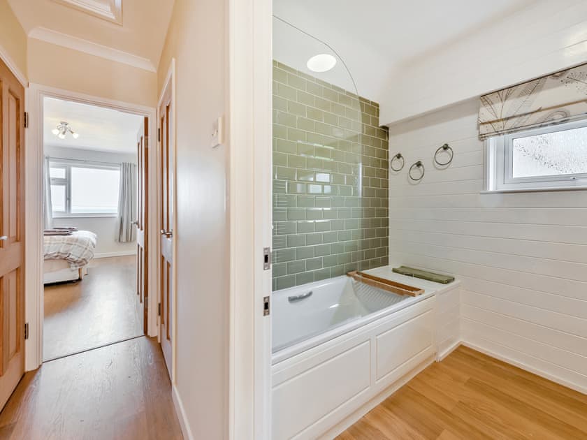 Bathroom | Yr Encil, New Quay