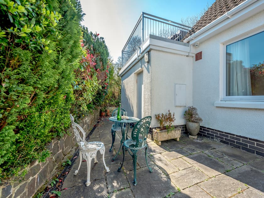 Sitting-out-area | Yr Encil, New Quay