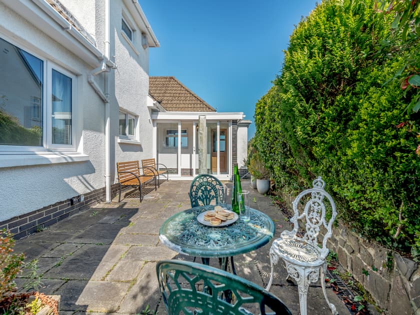 Sitting-out-area | Yr Encil, New Quay