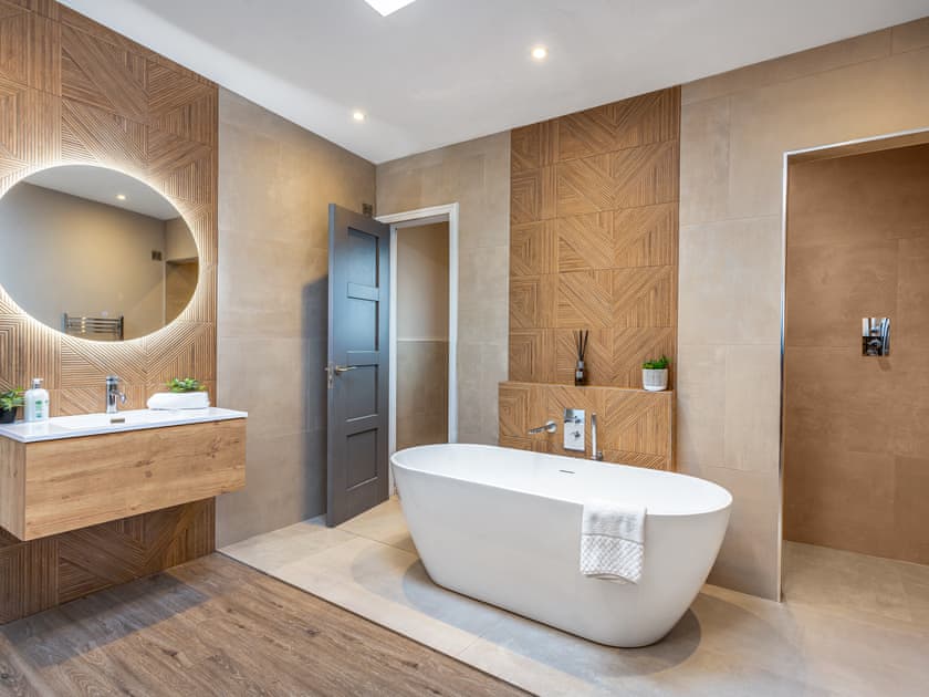 Bathroom | Hayloft - Rachel’s Farm, Buchlyvie