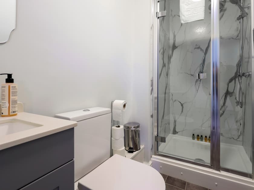 Bathroom | Salt House - Berkeley Castle, Berkeley