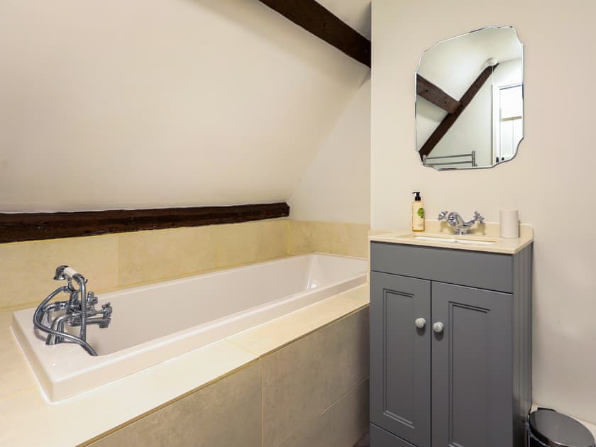 Bathroom | Salt House - Berkeley Castle, Berkeley
