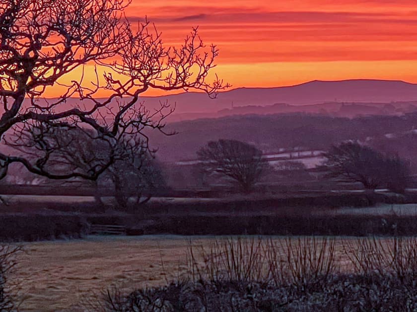 Sunset at  Moorhead Country Holidays | Chaffinch Apartment - Moorhead Country Holidays, Woolfardisworthy, Clovelly