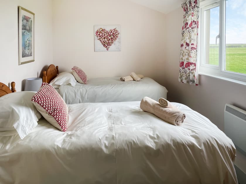 Twin bedroom | Thelma’s House - Elwick Farm Holiday Cottages, Belford