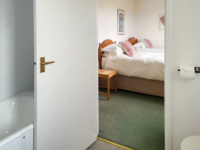 Bathroom | Thelma’s House - Elwick Farm Holiday Cottages, Belford