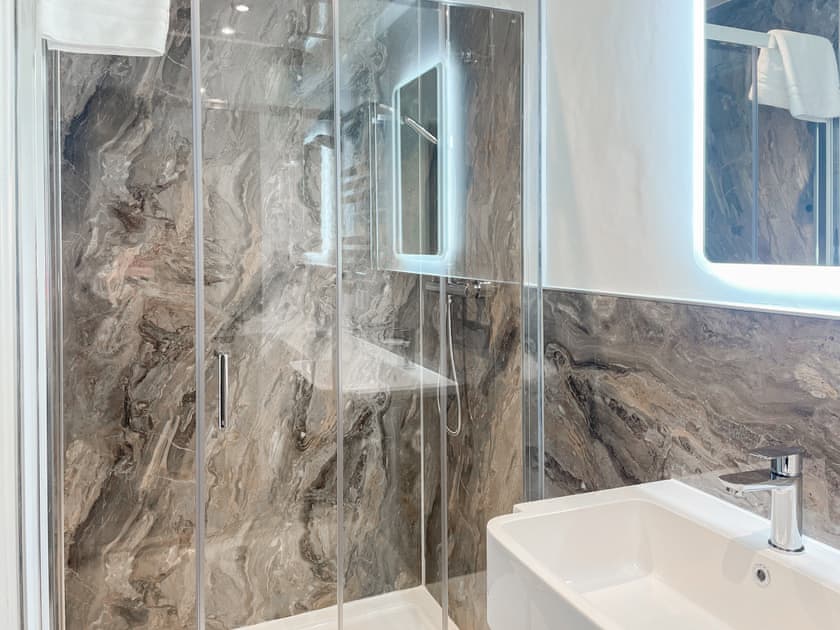 Bathroom | Thelma’s House - Elwick Farm Holiday Cottages, Belford
