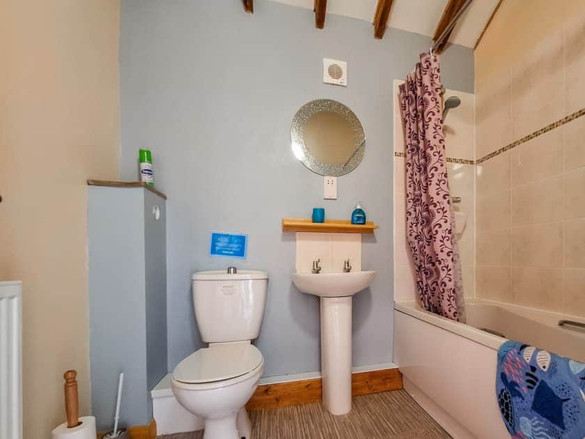 Bathroom | Gull Newk - Ocean View, Flamborough, near Bridlington