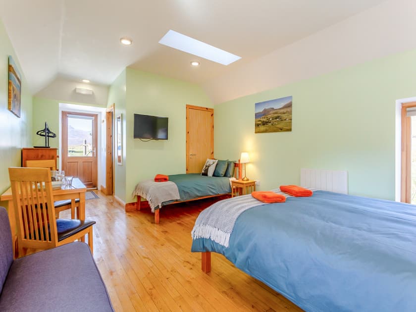 Bedroom | Quinag Studio Apartment - Inchnadamph Lodge Properties, Inchnadamph, near Lochinver