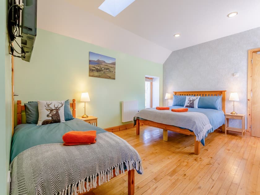 Bedroom | Quinag Studio Apartment - Inchnadamph Lodge Properties, Inchnadamph, near Lochinver