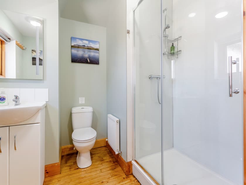 Shower room | Quinag Studio Apartment - Inchnadamph Lodge Properties, Inchnadamph, near Lochinver