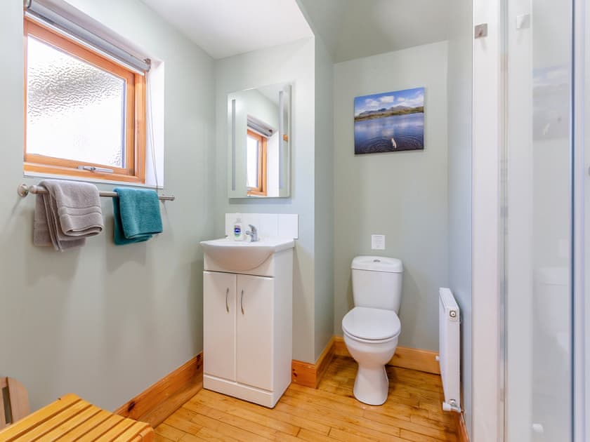 Shower room | Quinag Studio Apartment - Inchnadamph Lodge Properties, Inchnadamph, near Lochinver