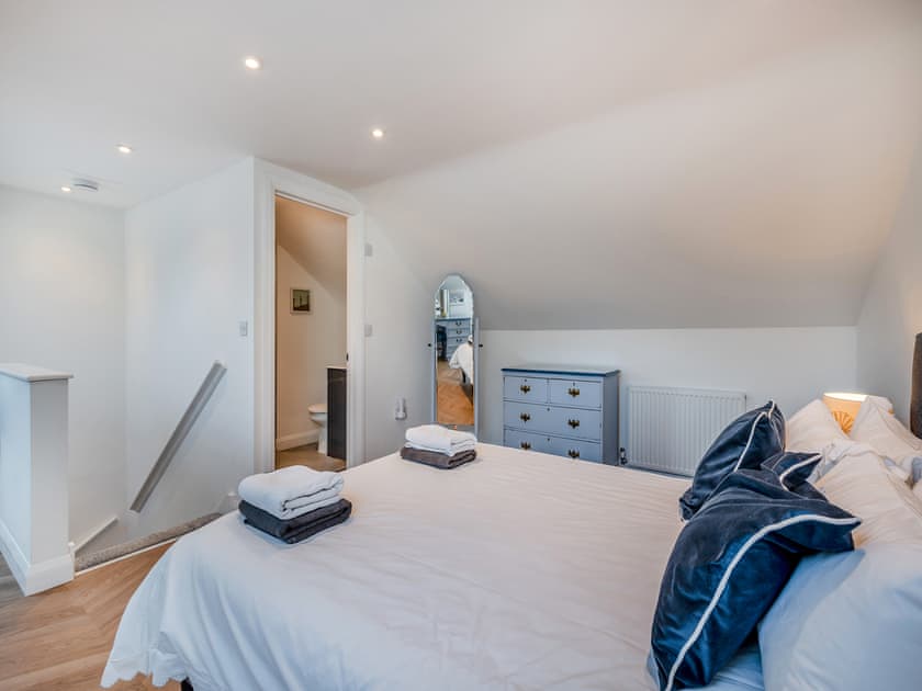 Double bedroom | Whitstable Getaways - Harbour Lodge - Seaside Escapes, Whitstable