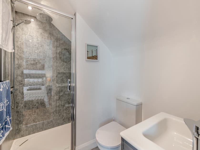 Bathroom | Whitstable Getaways - Harbour Lodge - Seaside Escapes, Whitstable