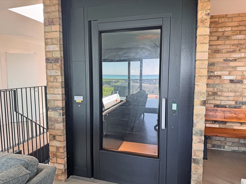 Lift with accessibility to both floors | Glenvar, Elmer