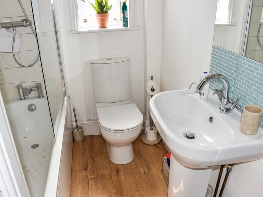 Bathroom | Trinity Bee, Ventnor