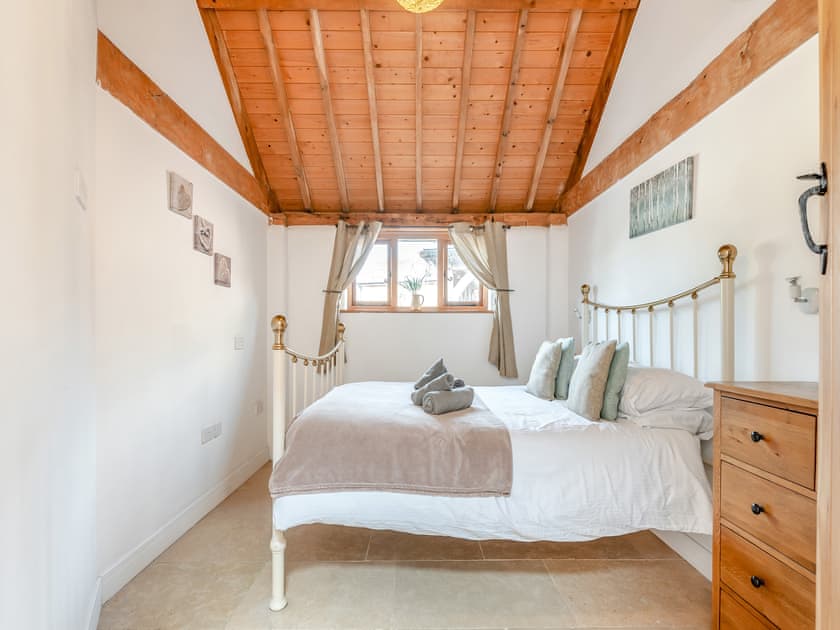 Double bedroom | The Parlour - Milton End Farm Barns, Arlingham, near Frampton-on-Severn