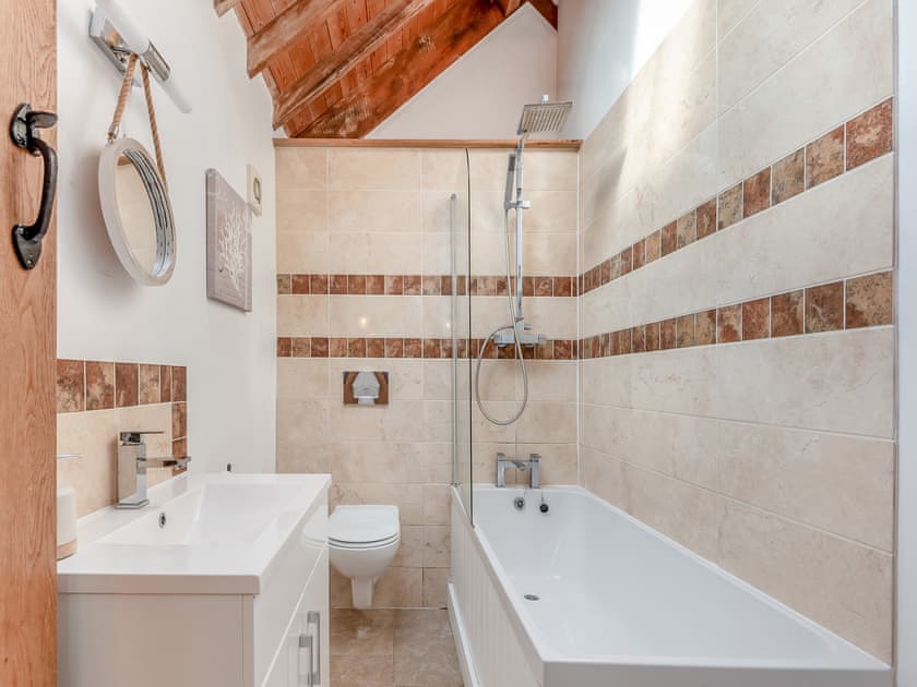 Bathroom | The Parlour - Milton End Farm Barns, Arlingham, near Frampton-on-Severn