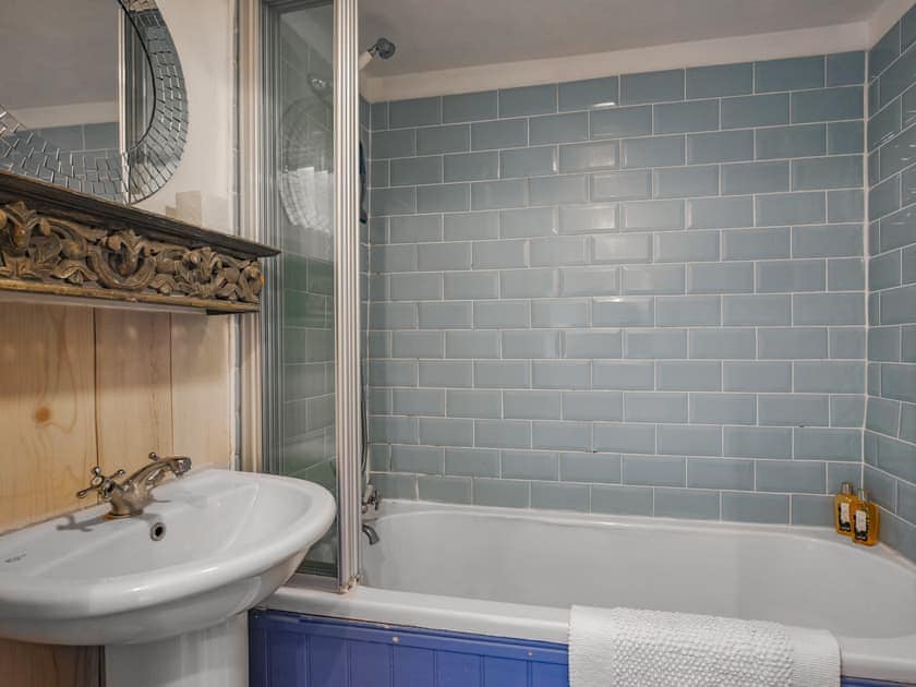 Bathroom | Flo’s Cottage, Kington