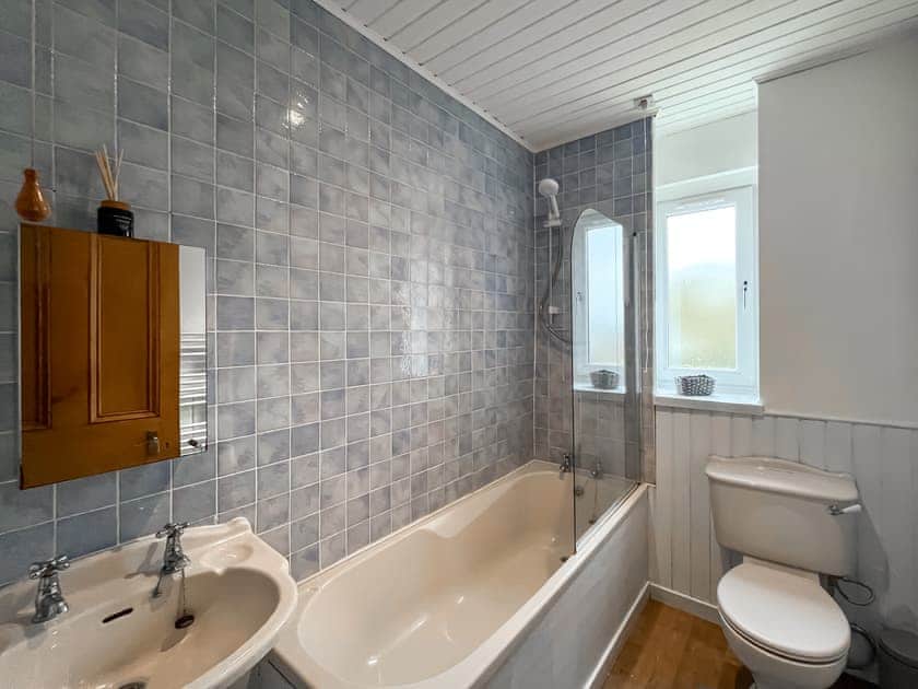 Bathroom | Glengilp Apartment - Seaside House, Ardrishaig, near Lochgilphead