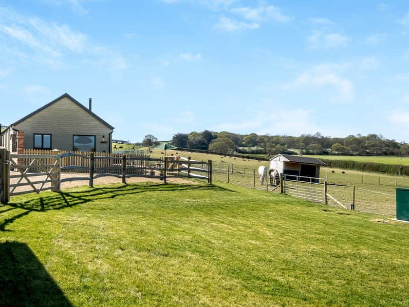 Garden and grounds | The Old Cowshed, Thorness