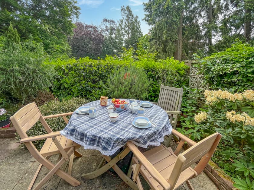 Sitting-out-area | Broomhurst Court, Dorking