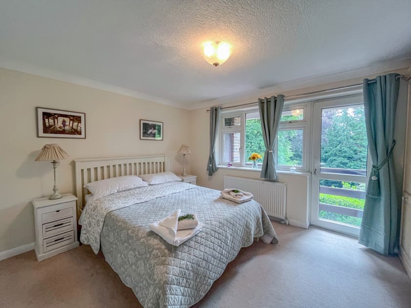 Double bedroom | Broomhurst Court, Dorking