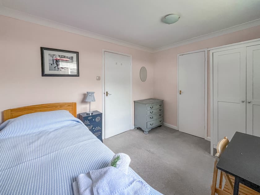 Single bedroom | Broomhurst Court, Dorking
