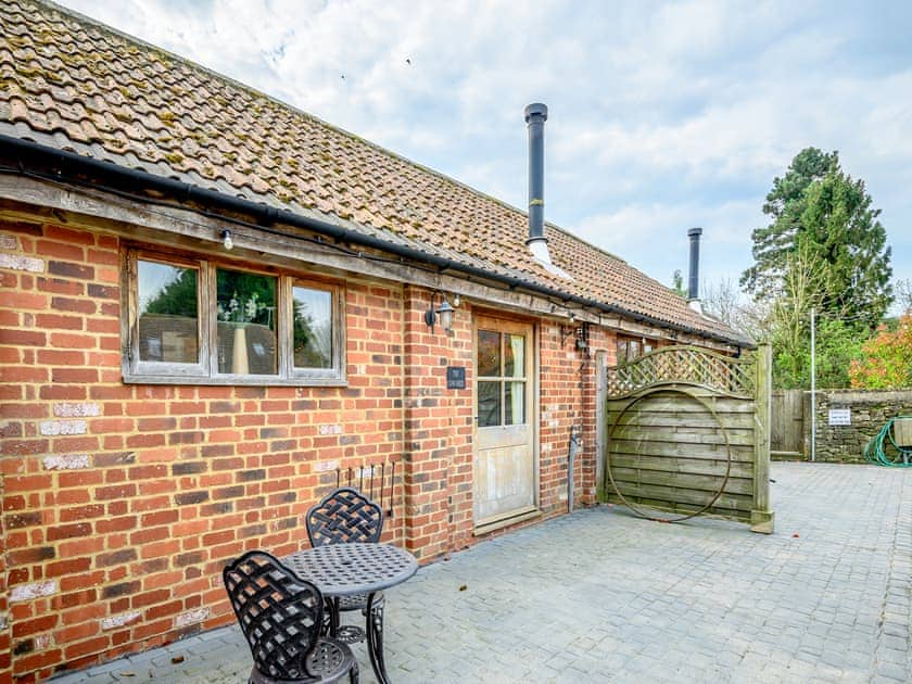 Exterior | The Cow Shed - Milton End Farm Barns, Arlingham, near Frampton-on-Severn