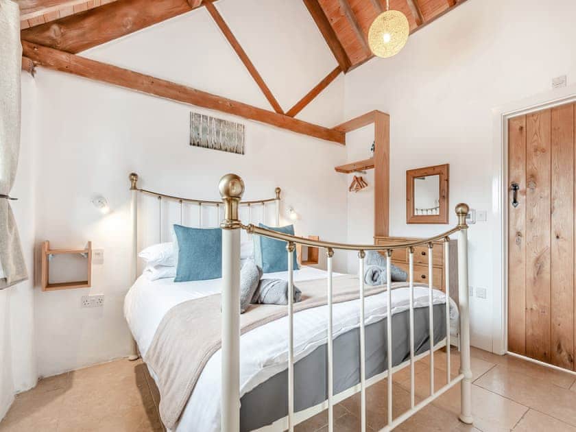 Comfortable double bedroom | The Dairy - Milton End Farm Barns, Arlingham, near Frampton-on-Severn
