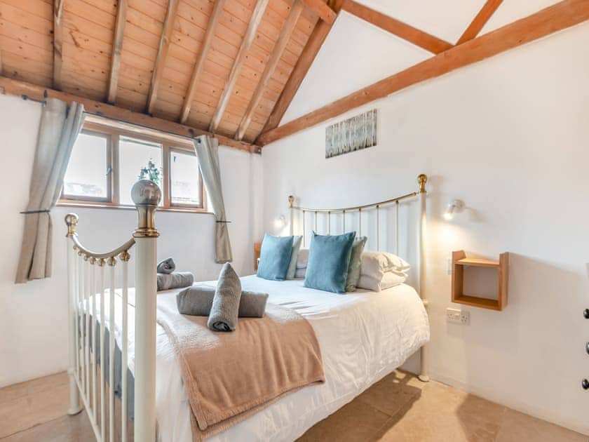 Double bedroom | The Dairy - Milton End Farm Barns, Arlingham, near Frampton-on-Severn