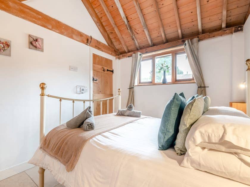 Double bedroom | The Dairy - Milton End Farm Barns, Arlingham, near Frampton-on-Severn
