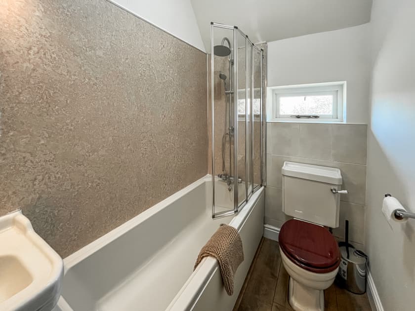 Bathroom | Tyn Y Coed, Mold and the Clwydian Range