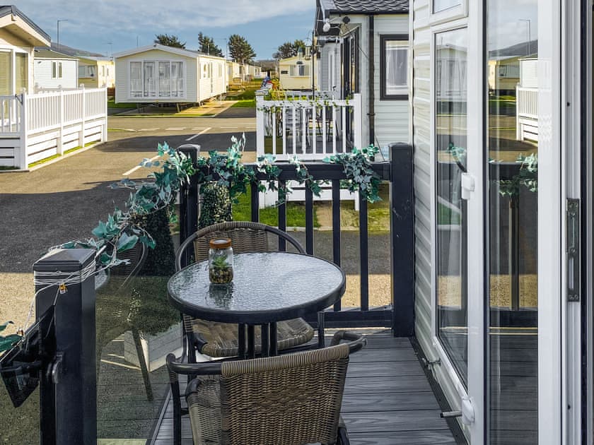 Sitting-out-area | Holly’s Lodge, Rhyl